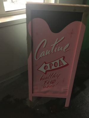 Pancarte pour indiquer la cantine  at Make My Lemonade in Paris