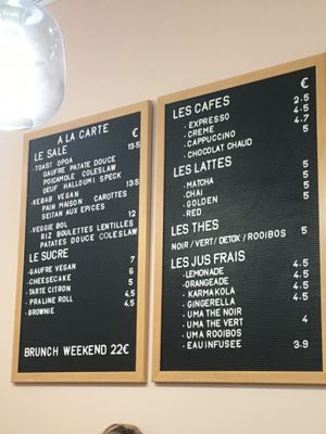 Menu accroché à l’intérieur  at Make My Lemonade in Paris