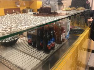 Desserts de boissons au niveau du comptoir  at Make My Lemonade in Paris