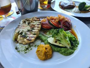 Bloemkoolsteak en Umami bom at Bistro De Rode Kater in Deventer