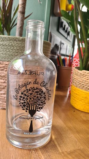 Eau plate at Le Potager de Charlotte - Rennequin in Paris