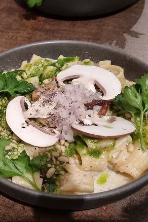 Rigatoni carbonara style in a garlic sauce at Le Potager de Charlotte - Rennequin in Paris