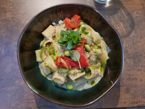 Main course: Rigatoni with its basil and balsamic cream, crunchy edamame, marinated tomato and sunflower seeds. at Le Potager de Charlotte - Rennequin in Paris