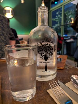 Option of still.or.sparkling water once you sit at Le Potager de Charlotte - Rennequin in Paris