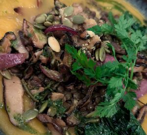 Lentils & Mushroom main (shiitake mushrooms, butternut squash cream, kale, red onions, chervil, pumpkin seeds, parsley pesto and grounded flax seeds at Le Potager de Charlotte - Rennequin in Paris