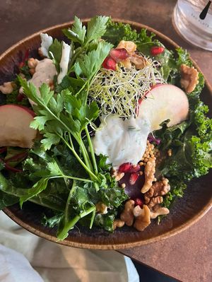 Main course (salad)  at Le Potager de Charlotte - Rennequin in Paris
