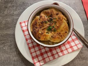 French onion soup  at Le Potager de Charlotte - Rennequin in Paris