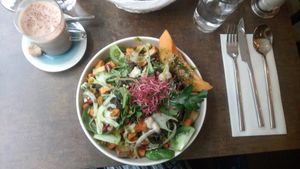 Seasonal salad at Le Potager de Charlotte - Rennequin in Paris