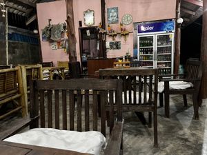 Basic but delicious 😋  at Som‘s Seafood in Koh Phangan