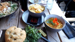 Falafel and a side portion is fries at Tom Almhütte in Maria Alm