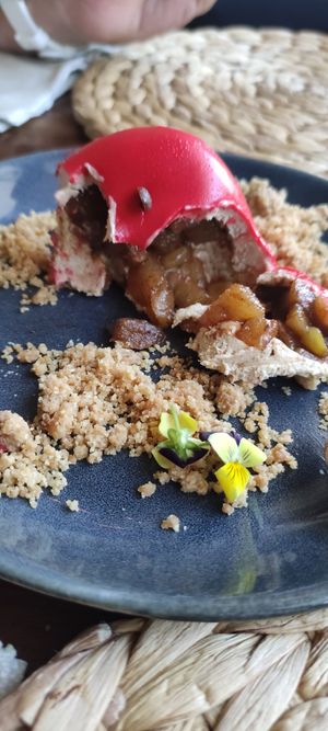 Tarta de manzana con crumble at Coco Cuina Viva in Cadaques