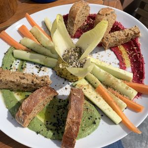 Dreierlei Hummus at Coco Cuina Viva in Cadaques