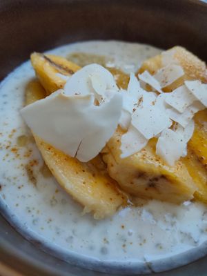Plátano flambeado con tapioca y leche de coco at Coco Cuina Viva in Cadaques