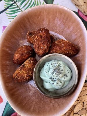 Champiñones rebozados con queso azul de anacardos at Coco Cuina Viva in Cadaques