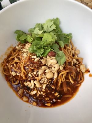 Wok Yaki- soba con jackfruit y verduras at Coco Cuina Viva in Cadaques