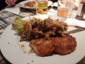 Vegan dish with fried mushrooms and hash browns at Klosterstüberl in Fuerstenfelbruck