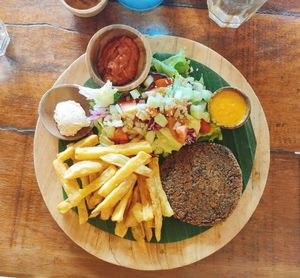 Mushroom & quinoa no burger pattie at Blue Earth Village in Bunutan
