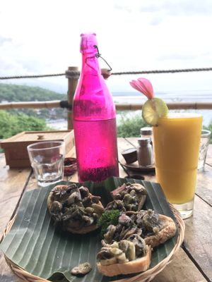 Fresh mango juice. 100% mango fruit  at Blue Earth Village in Bunutan