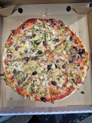 Family sized veggie pizza at Vermont Pizzeria in Vermont