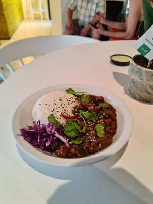 Reis mit asiatischer Soja-Chili-Sauce at Made with Laf in Bratislava
