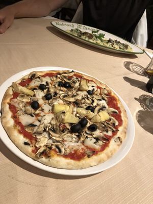 Pizza capricciosa vegan version at Il Caminetto Terra Mia in Linz