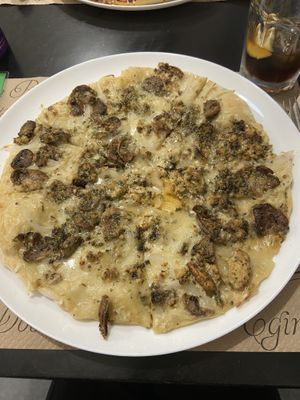 Pizza carbonara  at La Factoría Vegana in Leon