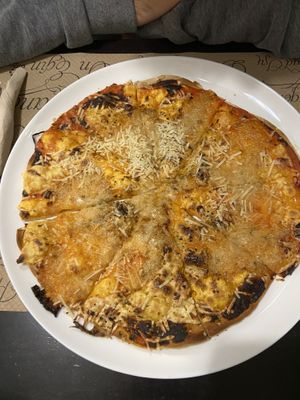 Pizza with 4 cheeses  at La Factoría Vegana in Leon