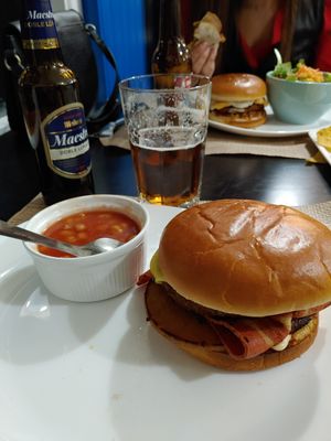 Hamburguesa de barbacoa at La Factoría Vegana in Leon