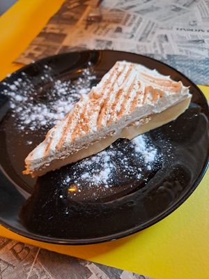 Tarta de vainilla at La Factoría Vegana in Leon