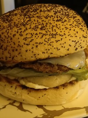 Fantastic Classic Burger at La Factoría Vegana in Leon