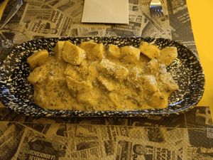 "Cheesy, creamy" smokey potatoes. at La Factoría Vegana in Leon