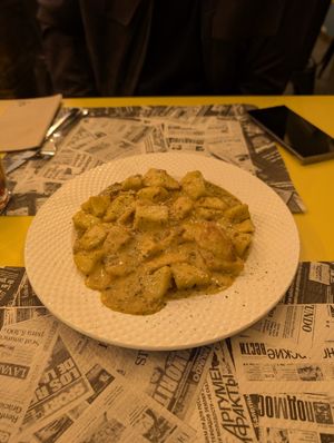 potatoes with cheese at La Factoría Vegana in Leon