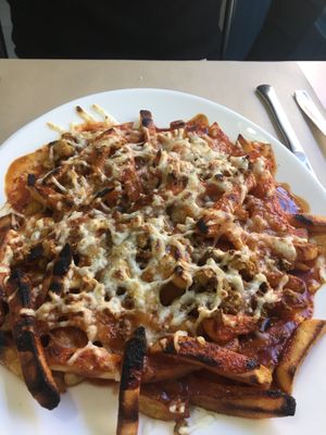 French fries with cheese and bbq sauce (vegan) at La Factoría Vegana in Leon