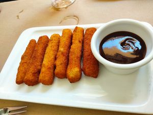 Dedos de queso at La Factoría Vegana in Leon