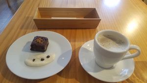 brownie and soy latte at Kiseki no Shokutaku in Yokohama