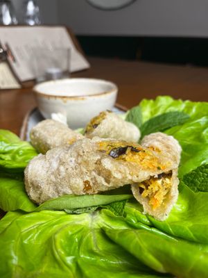 Vietnamese Vegetable Spring Rolls
Traditional fried vegetable spring roll – lettuce –
mint – soy dip (gfa) at Ilkley Moor Vaults in Ilkley