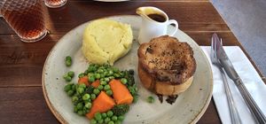 Mushroom and Ale pie (vegan) at Red Lion in Marlborough