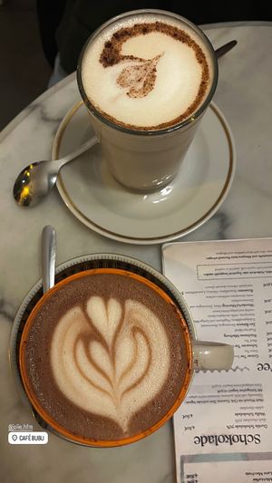 Hot Chocolate + Ingwer und Lebkuchen Latte  at Café Bubu in Leipzig