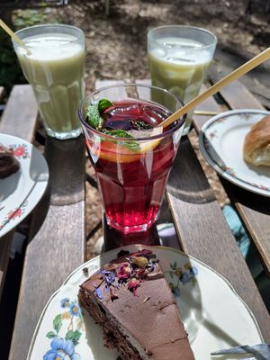 Vegan chocolate cake, homemade iced tea and iced matcha latte at Café Bubu in Leipzig