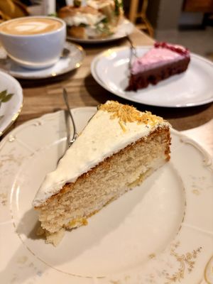 Aprikosen-Gries-Kuchen  at Café Bubu in Leipzig