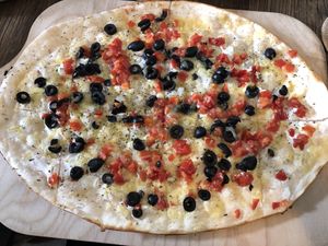 mediterrane „flammkuchen“ with tomatos and olives! Delicious 😊 at Brauhaus Sacher in Leonberg