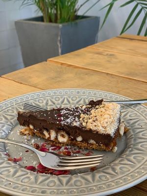 100% plant based salted caramel, chocolate, and hazelnut pie at Manjerica in Lisbon