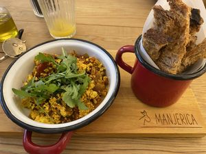 Scrambled tofu with tomatoes  at Manjerica in Lisbon
