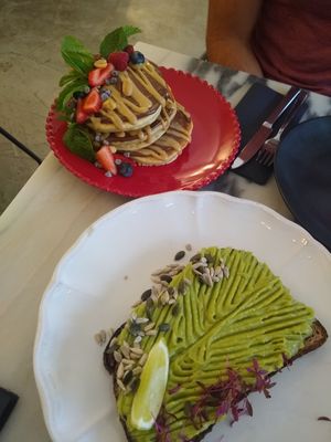 Avocado toast and non-vegan pancakes at Manjerica in Lisbon