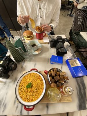 Scrambled tofu & the hamburger called Portugal !  at Manjerica in Lisbon
