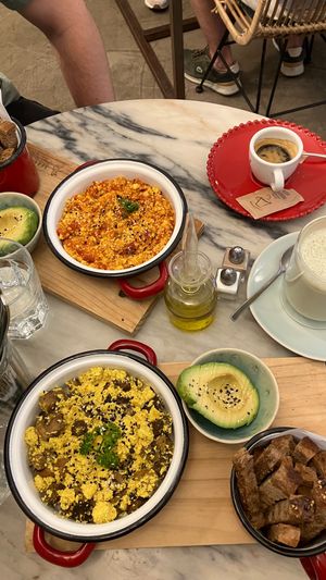 Scramble tofu both ways: one with mushrooms, the other with tomato at Manjerica in Lisbon
