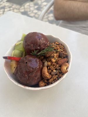 Açaí bowl  at Manjerica in Lisbon