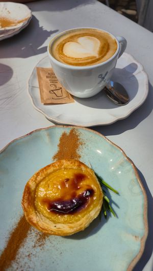 Pastel de nata and oat milk latte at Manjerica in Lisbon