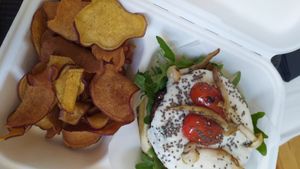 Hambúrguer de cogumelos at Manjerica in Lisbon