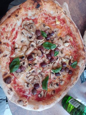 Nepolitan pizza at Güntherska in Uppsala